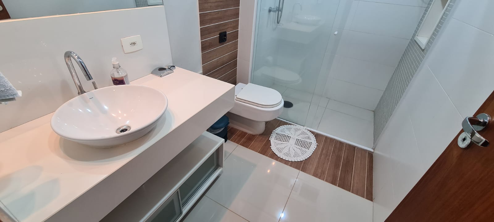 foto do anúncio Apartamento central com 2 suítes - reformado